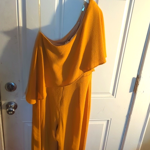 Beautiful Golden Yellow One shoulder Jumpsuit - Picture 3 of 4